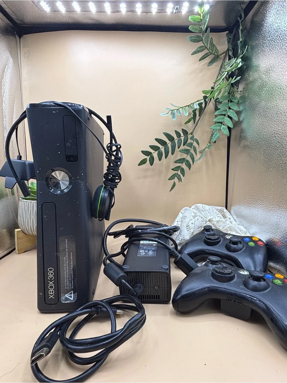 Microsoft Xbox 360 S Slim Model 1439 Console 2 Controllers HDMI Bundle